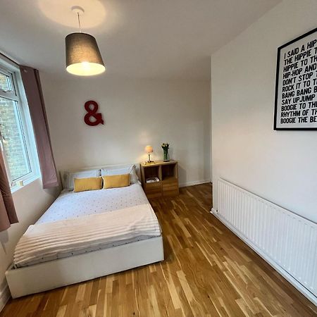 Charming 1-Bedroom Apartment Southfields, London Eksteriør billede