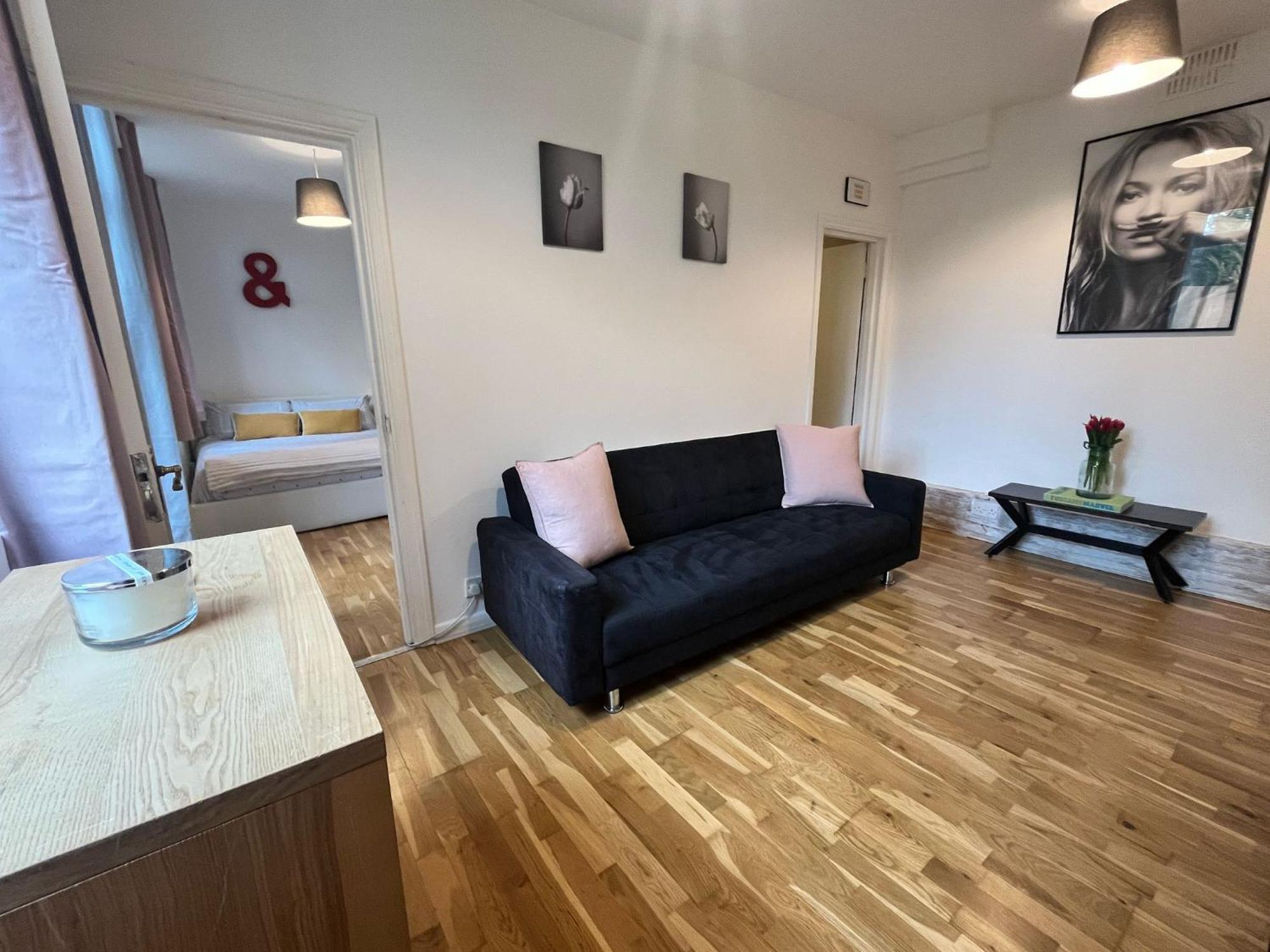 Charming 1-Bedroom Apartment Southfields, London Eksteriør billede