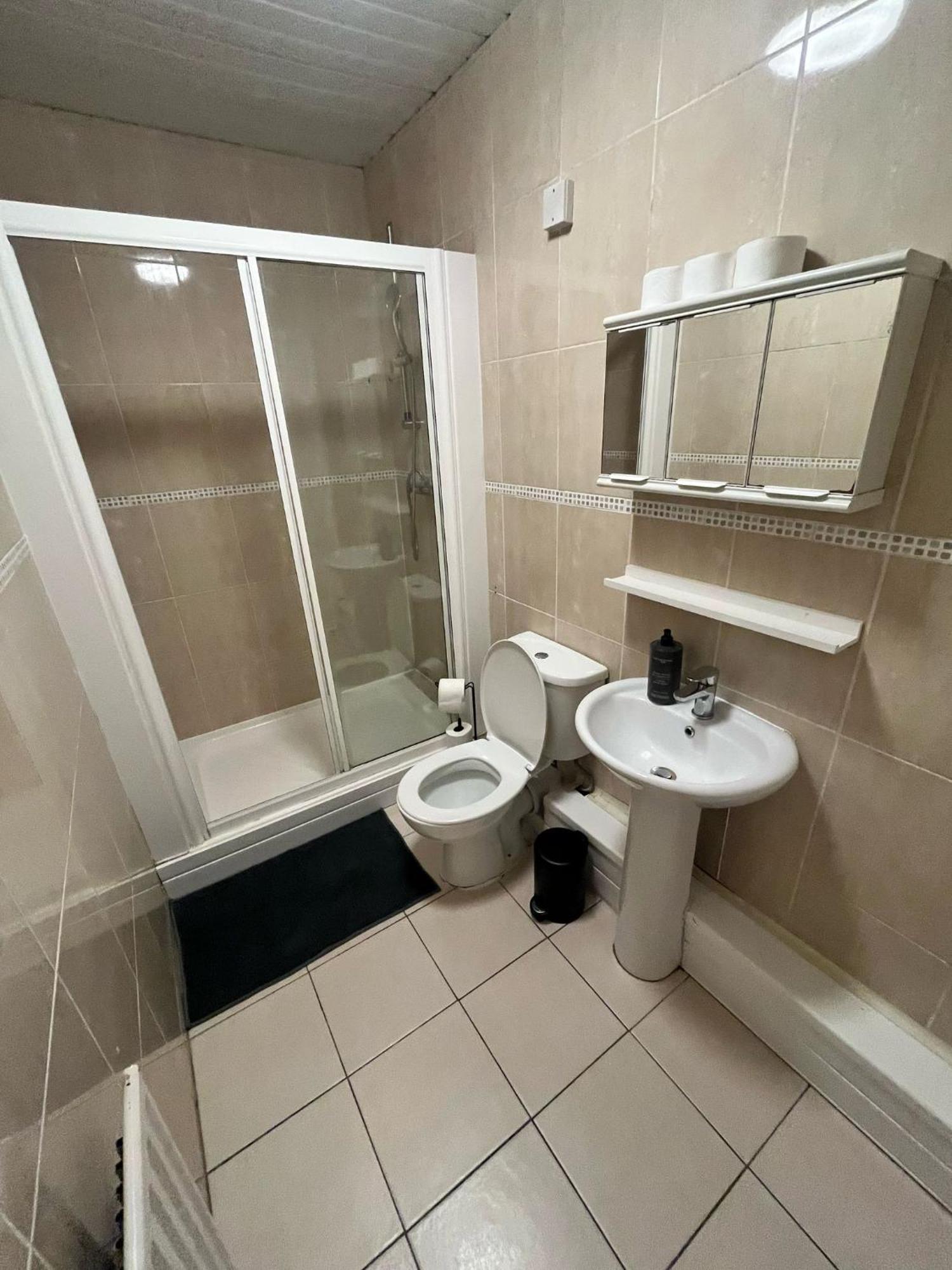 Charming 1-Bedroom Apartment Southfields, London Eksteriør billede