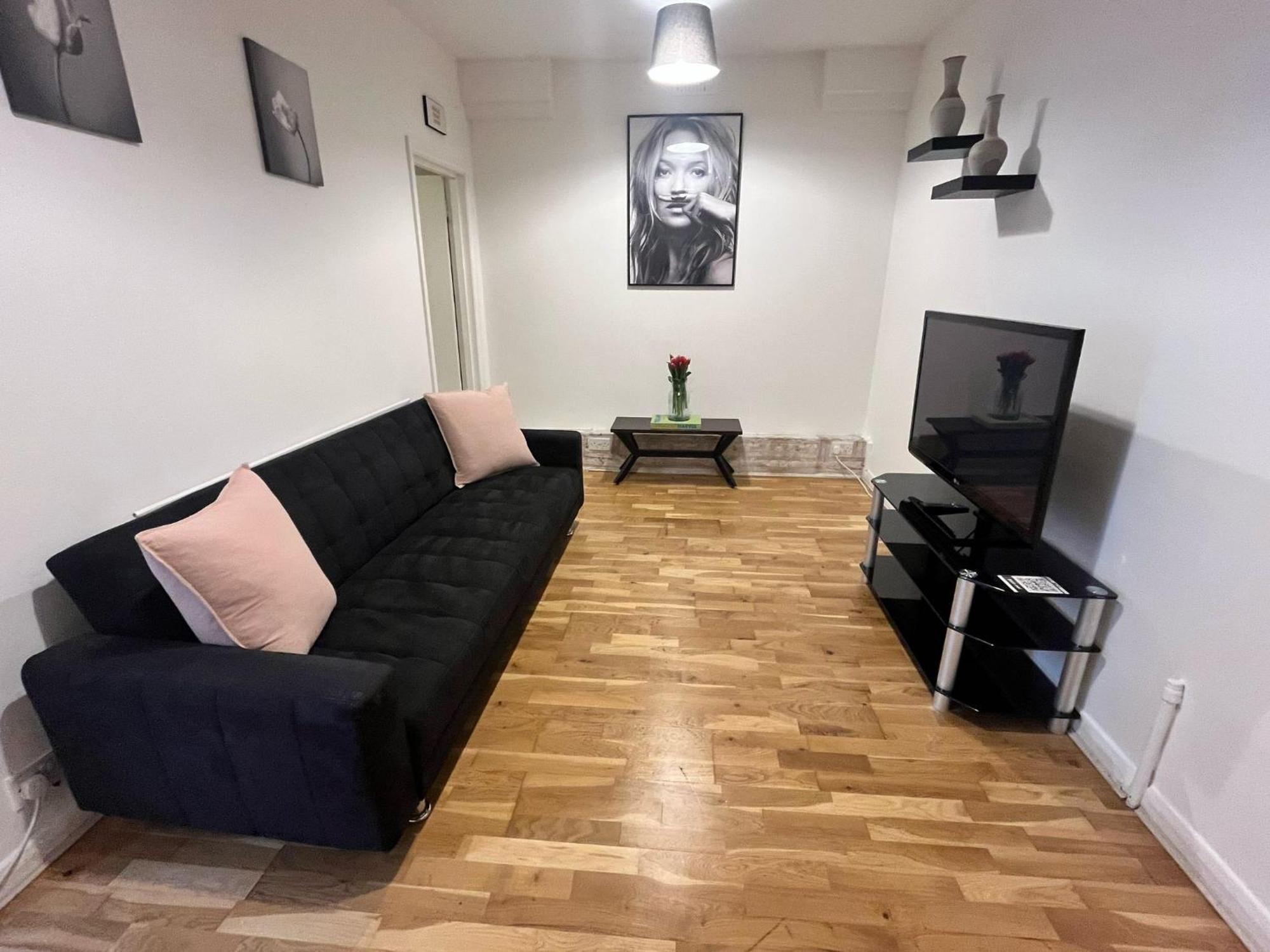 Charming 1-Bedroom Apartment Southfields, London Eksteriør billede